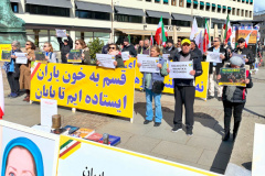 Göteborg, lördagen den 20 april 2024: Svensk- och exiliranier, sympatisörer till Iranska nationella motståndsrådet (NCRI), håller demonstration.