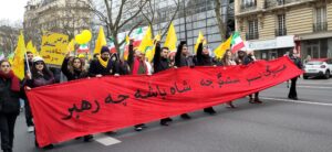 Demonstration i Paris den 12 feb 2023 till stöd för iranska folkets uppror för ett fritt och demokratiskt Iran.