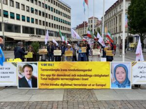 Demonstration, Göteborg, den 15 juli: Svensk-iranier, sympatisörer till Iranska nationella motståndsrådet (NCRI), uppmanar EU och Sverige att bojkotta regimen i Iran och stödja den folkliga frihetskampen, terrorstämpla revolutionsgardet och utvisa regimens diplomater.