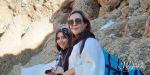 Maryam Abbassi Nikou och hennes dotter, Bita. Bild från Iranska nationella motståndsrådets kvinnoutskott