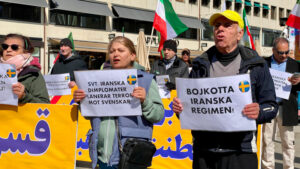 Göteborg, lördagen den 20 april 2024: Svensk- och exiliranier, sympatisörer till Iranska nationella motståndsrådet (NCRI), håller demonstration till stöd för iranska folkets frihetskamp.