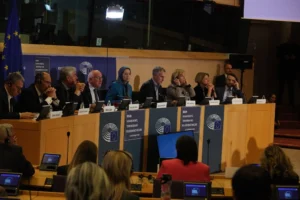 Den iranska oppositionsledaren Maryam Rajavi och flera Europaparlamentariker från de stora partigrupperna deltar i en viktig konferens i Europaparlamenetet, organiserad av den interparlamentariska gruppen Friends of a Free Iran (FOFI), den 20 november. Konferensen diskuterade hoten från den iranska regimen och behovet av att EU omvärderar och ändrar sin nuvarande Iranpolitik.