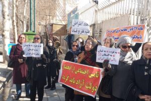 Pensionärer i Kermanshah, västra Iran, protesterade den 2 mars 2025.