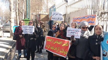 Pensionärer i Kermanshah, västra Iran, protesterade den 2 mars 2025.